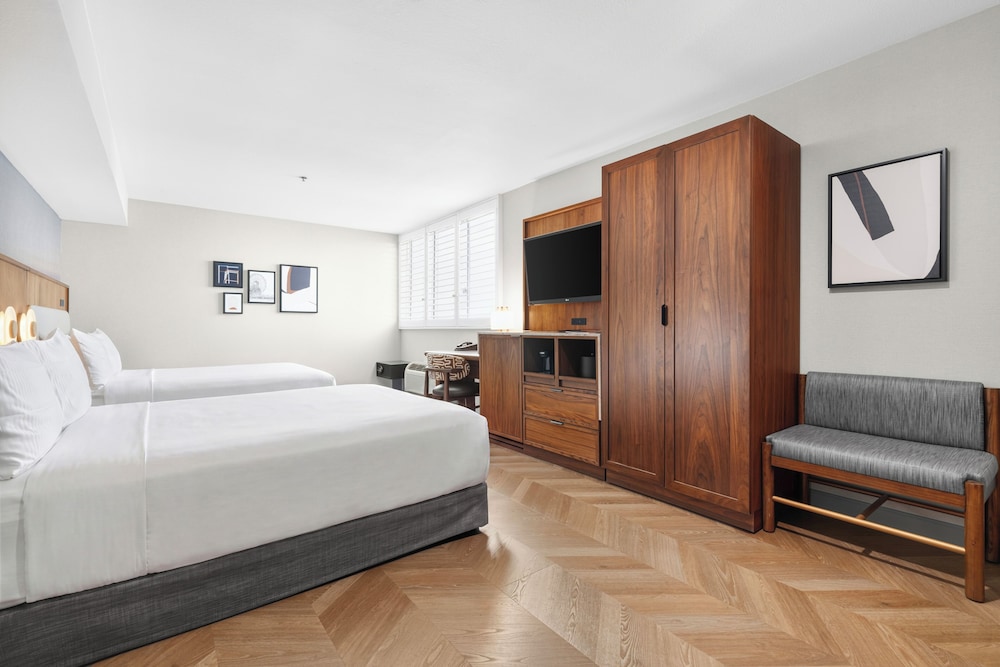 Gateway Hotel Santa Monica 24/65