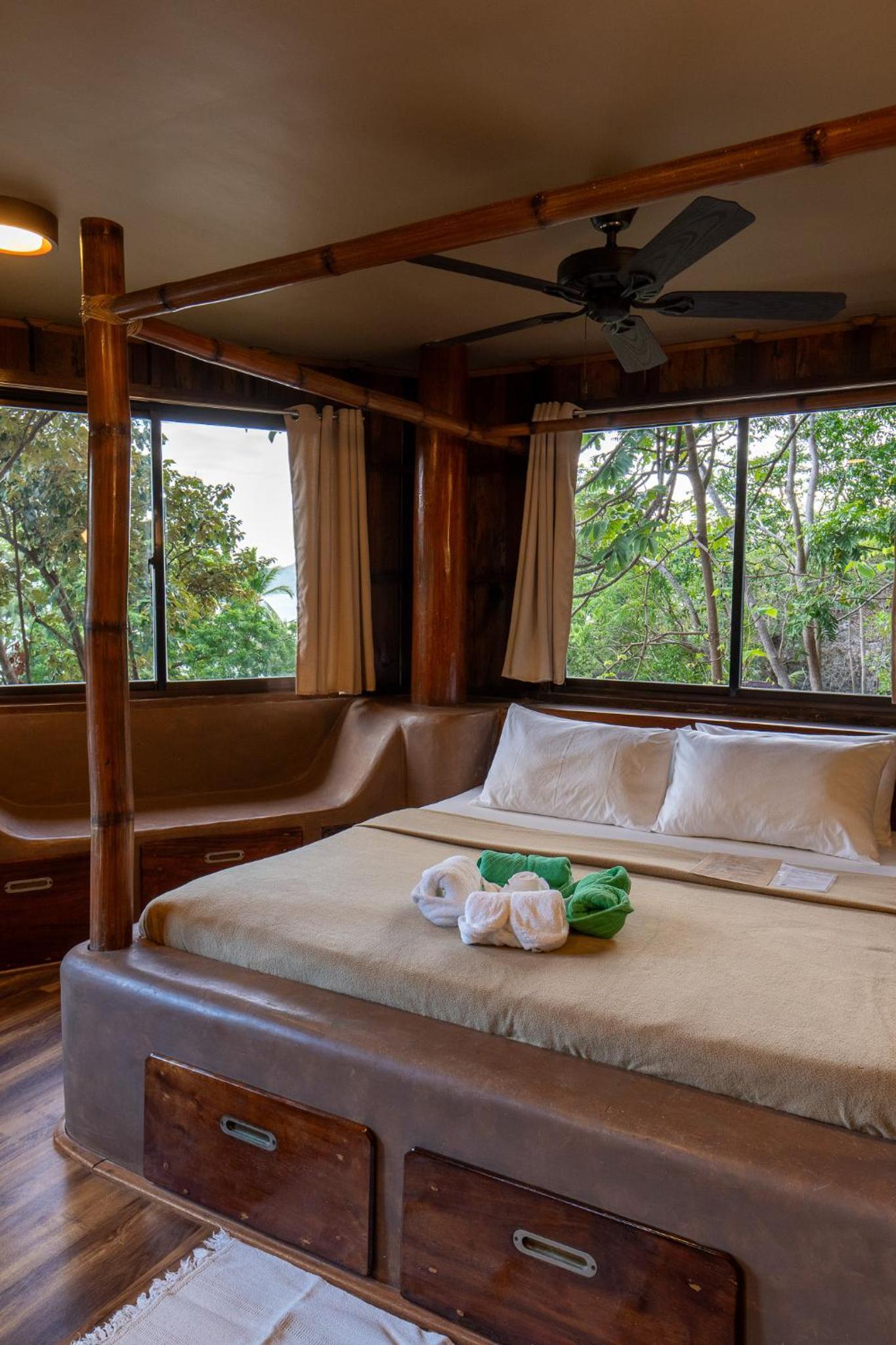 Hilltop, Chalet, King Bed