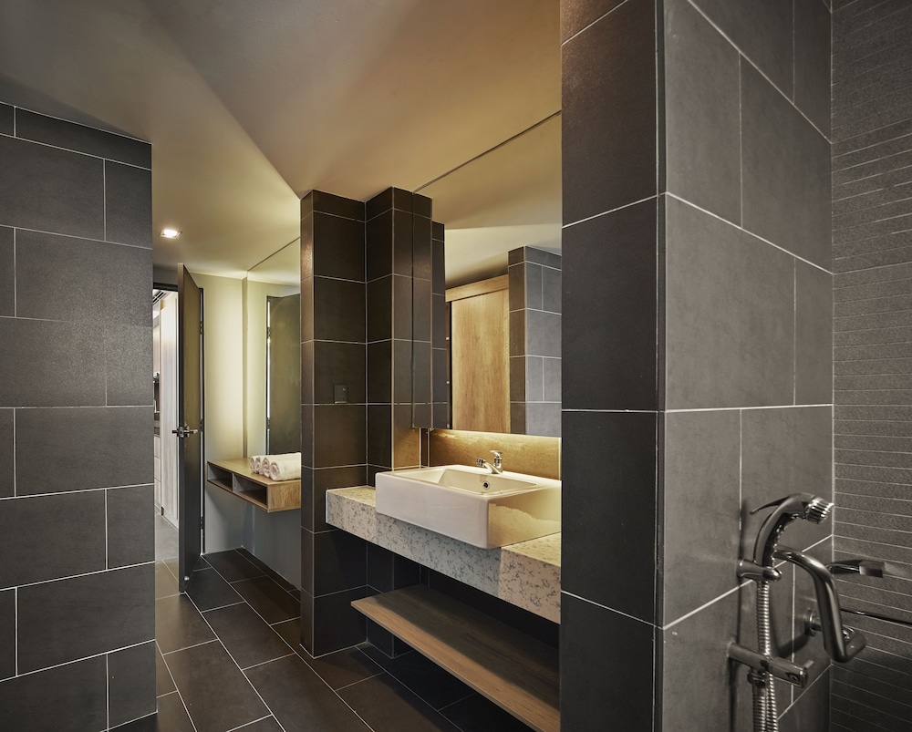 Tropics Eight Suites 61/61