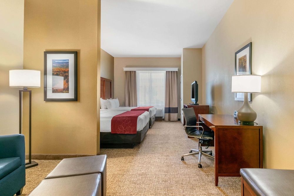 Comfort Suites Forrest City 38/44