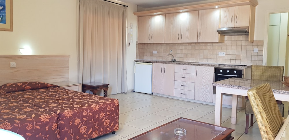 Senator Hotel Apartments - Adults Only 24/70