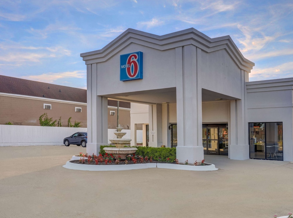 Motel6 Jacksonville, NC 46/50