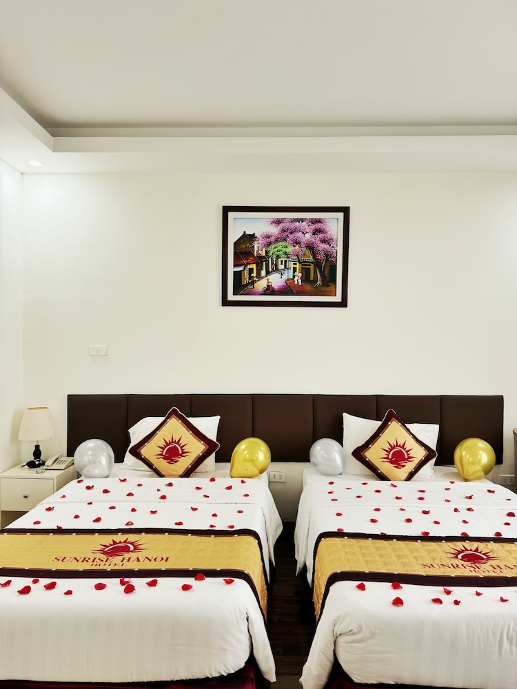 DELUXE, DOUBLE OR TWIN BED