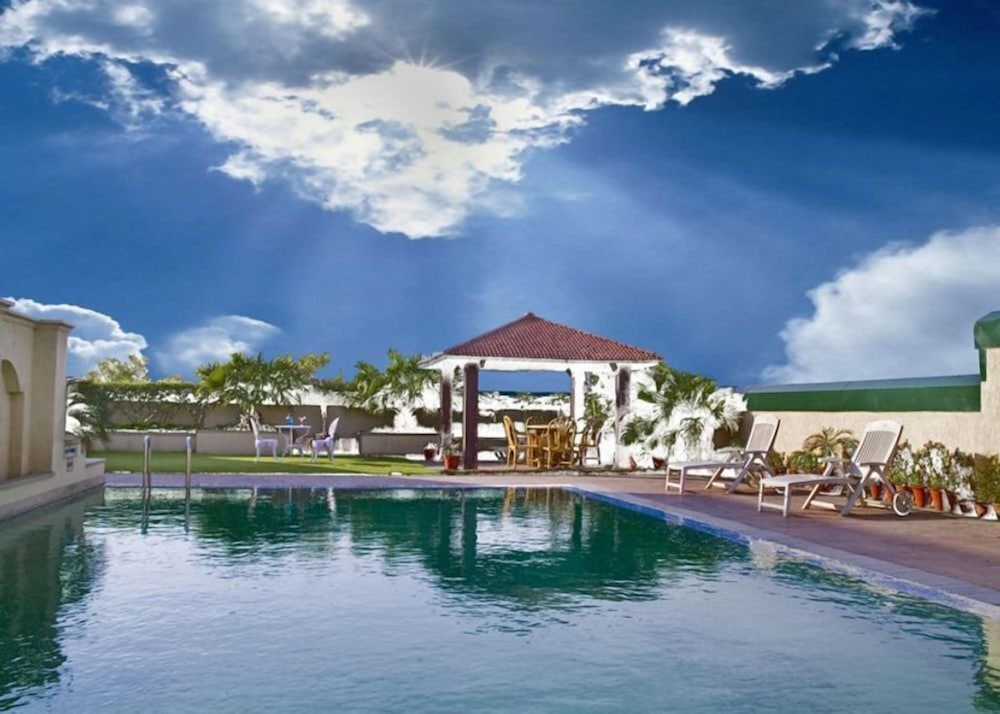 SAVOY SUITES Noida