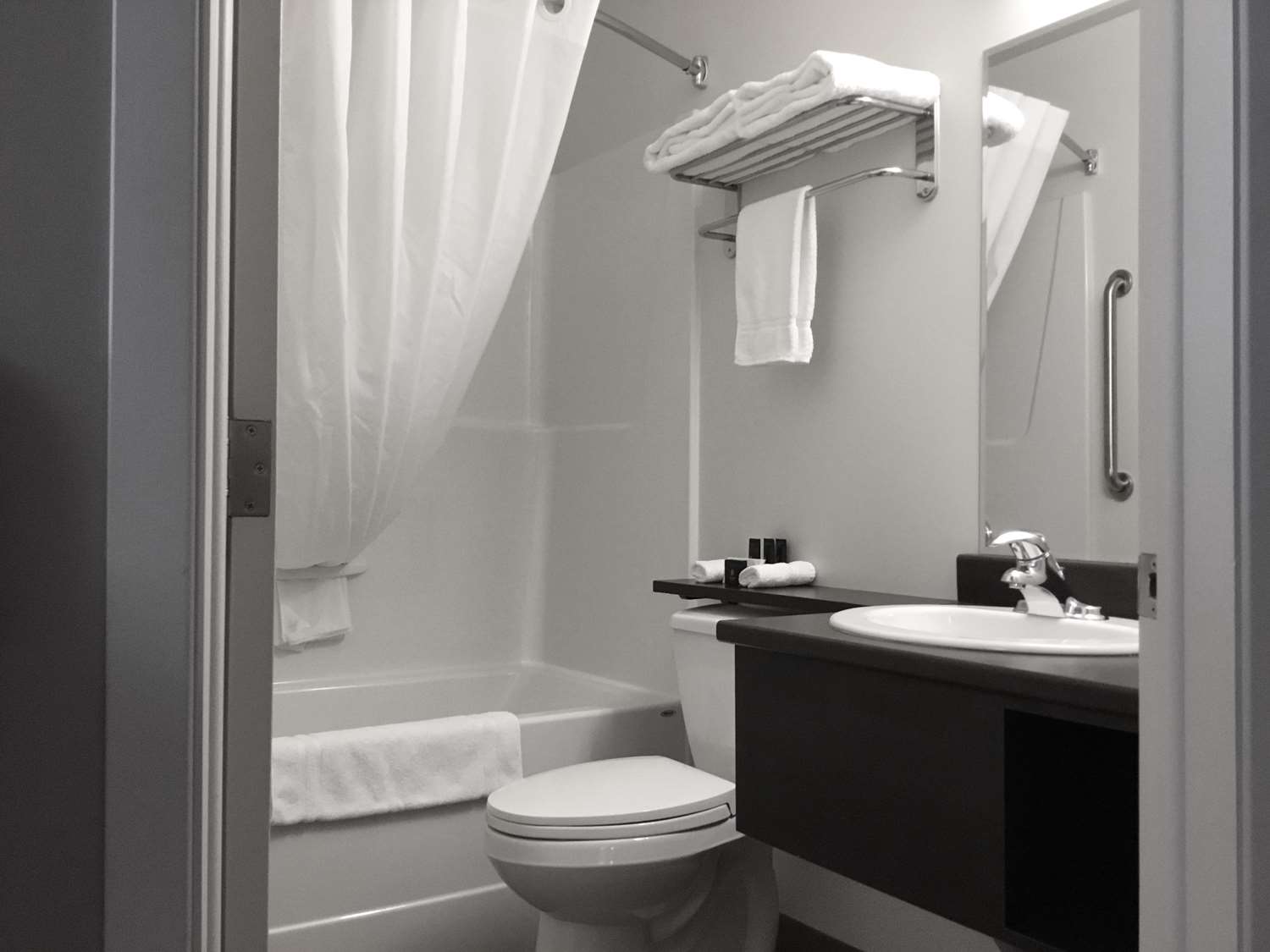 Suite, 2 Queen Beds, Kitchenette