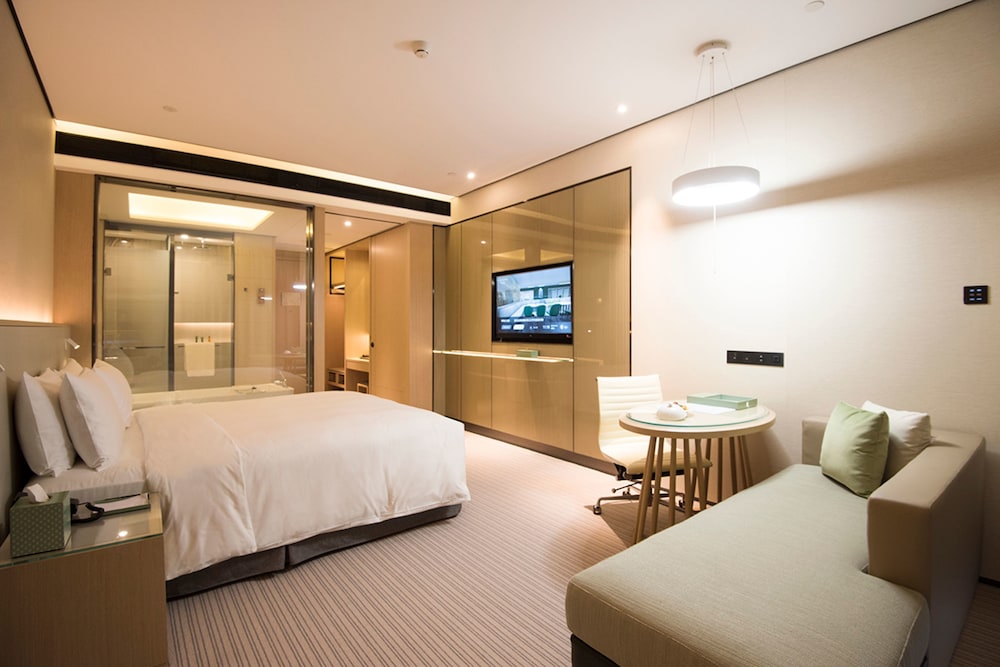 Foshan Virtuous World Hotel 11/26