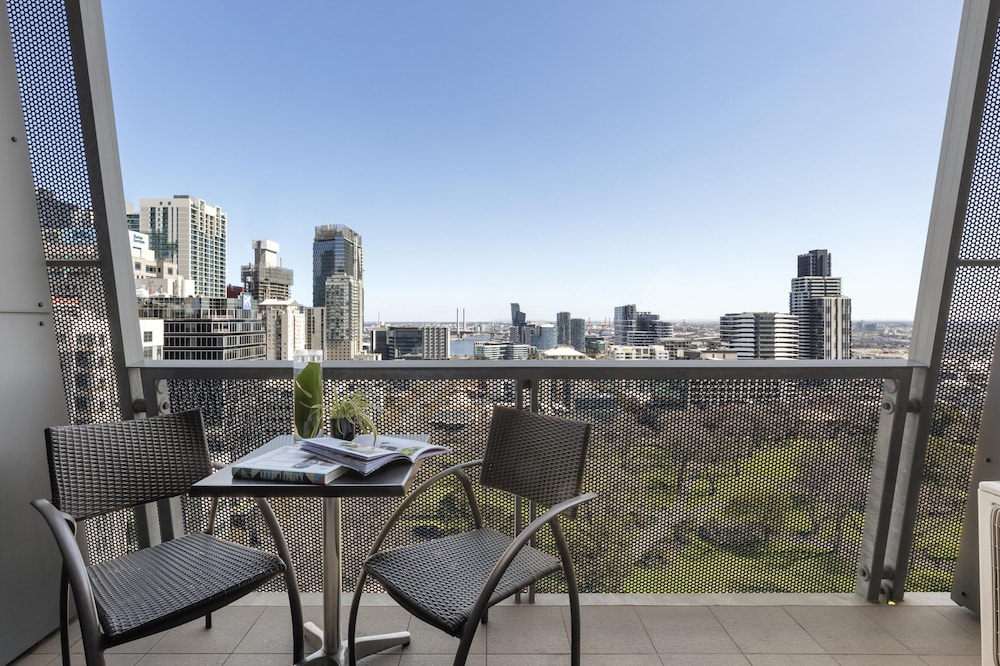 Oaks Melbourne on William Suites 27/50
