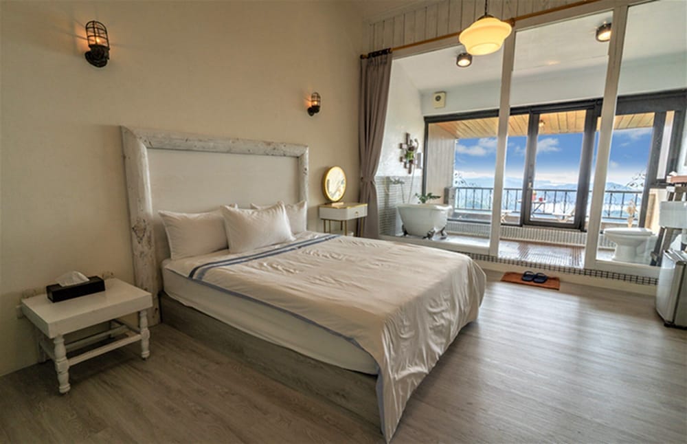 SUPERIOR, DOUBLE BED, SEA VIEW, BALCONY