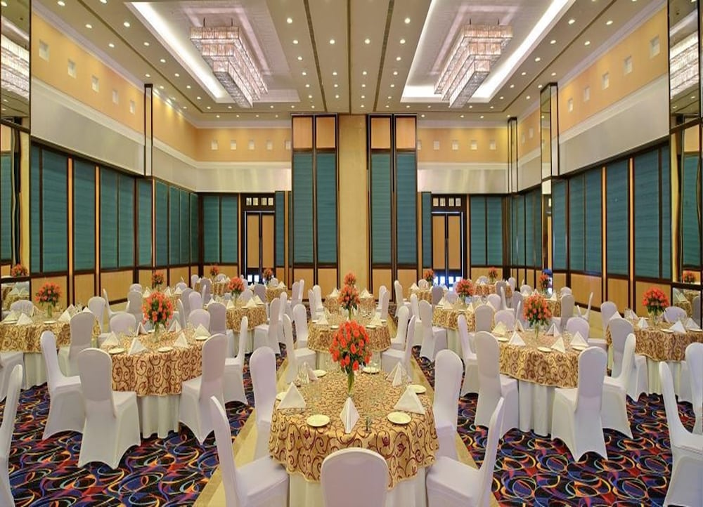 Red Fox Hotel Bhiwadi 27/35