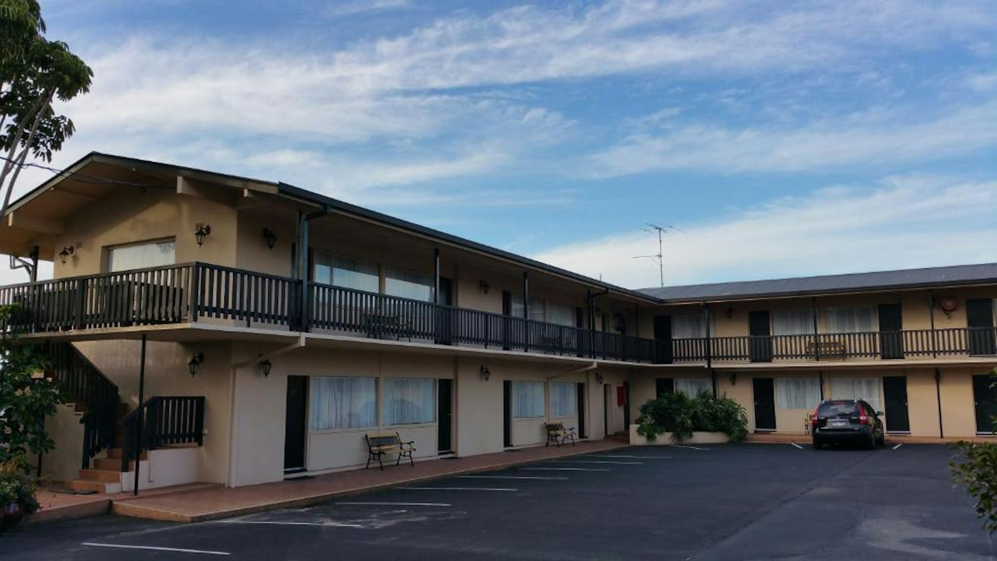 HALFWAY MOTEL 1/8