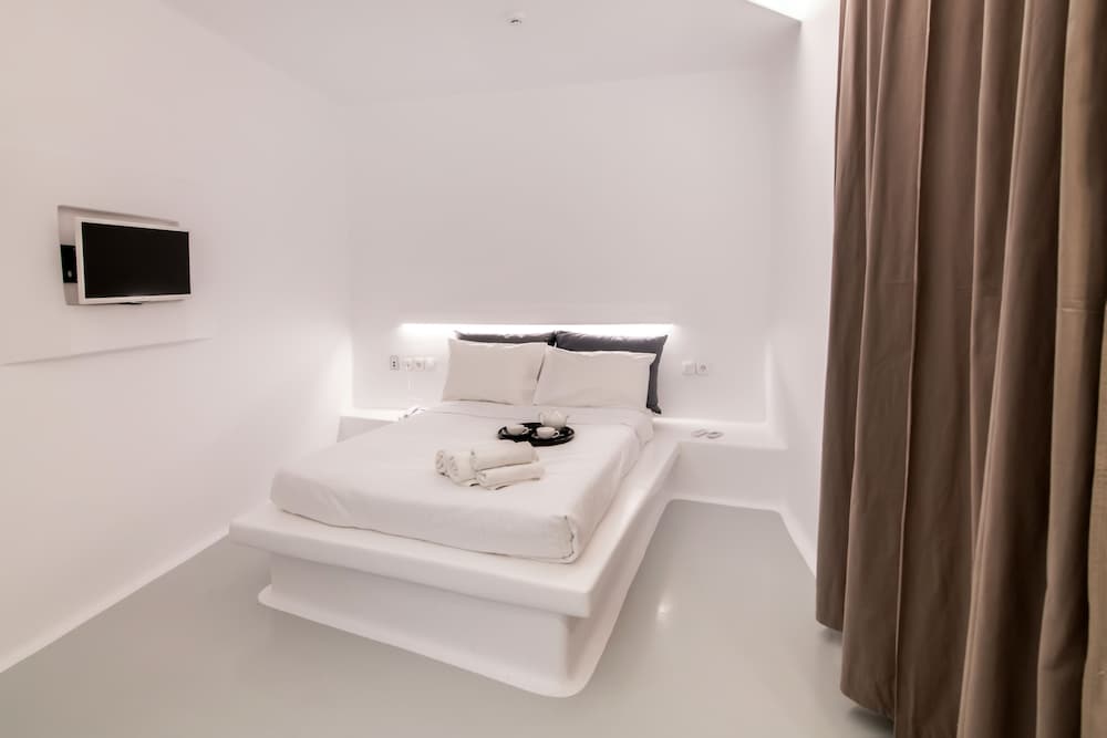 DELUXE, DOUBLE BED