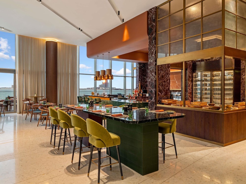 SO/RAS AL KHAIMAH ADULTS ONLY 13 42/55