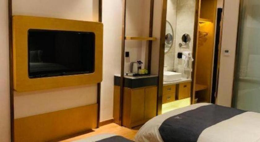 GreenTree Inn Qingdao Laixi High-speed Railway Station Shenzhen Road Express Hotel 37/47