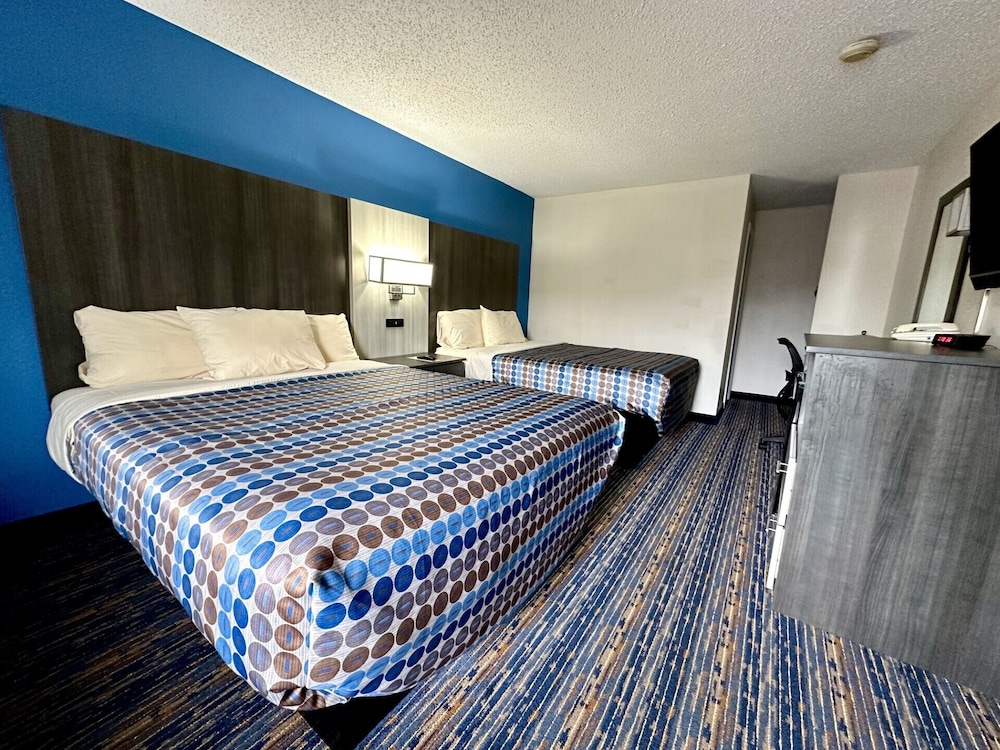 غرفة قياسية بسريرين كوين