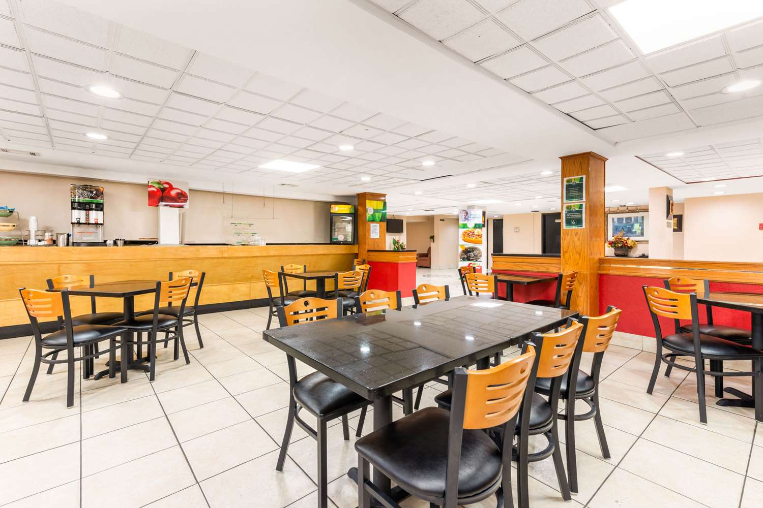Quality Inn & Suites Orlando Airport 16/18