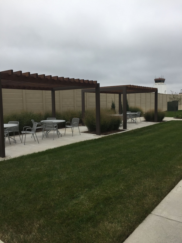 AeroStay Hotel 32/36