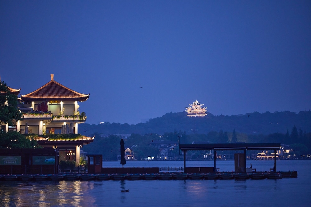 Mercure Hangzhou West Lake Fengqi Road 45/50