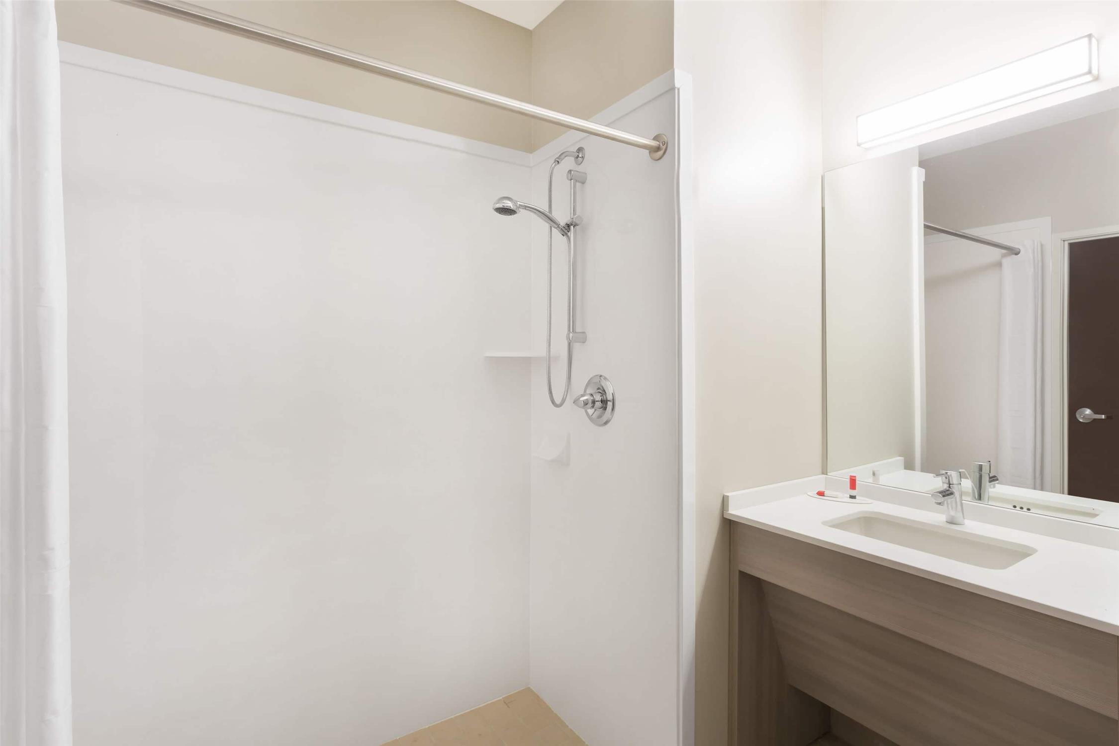 Microtel Inn And Suites By Wyndham Springville 36/37