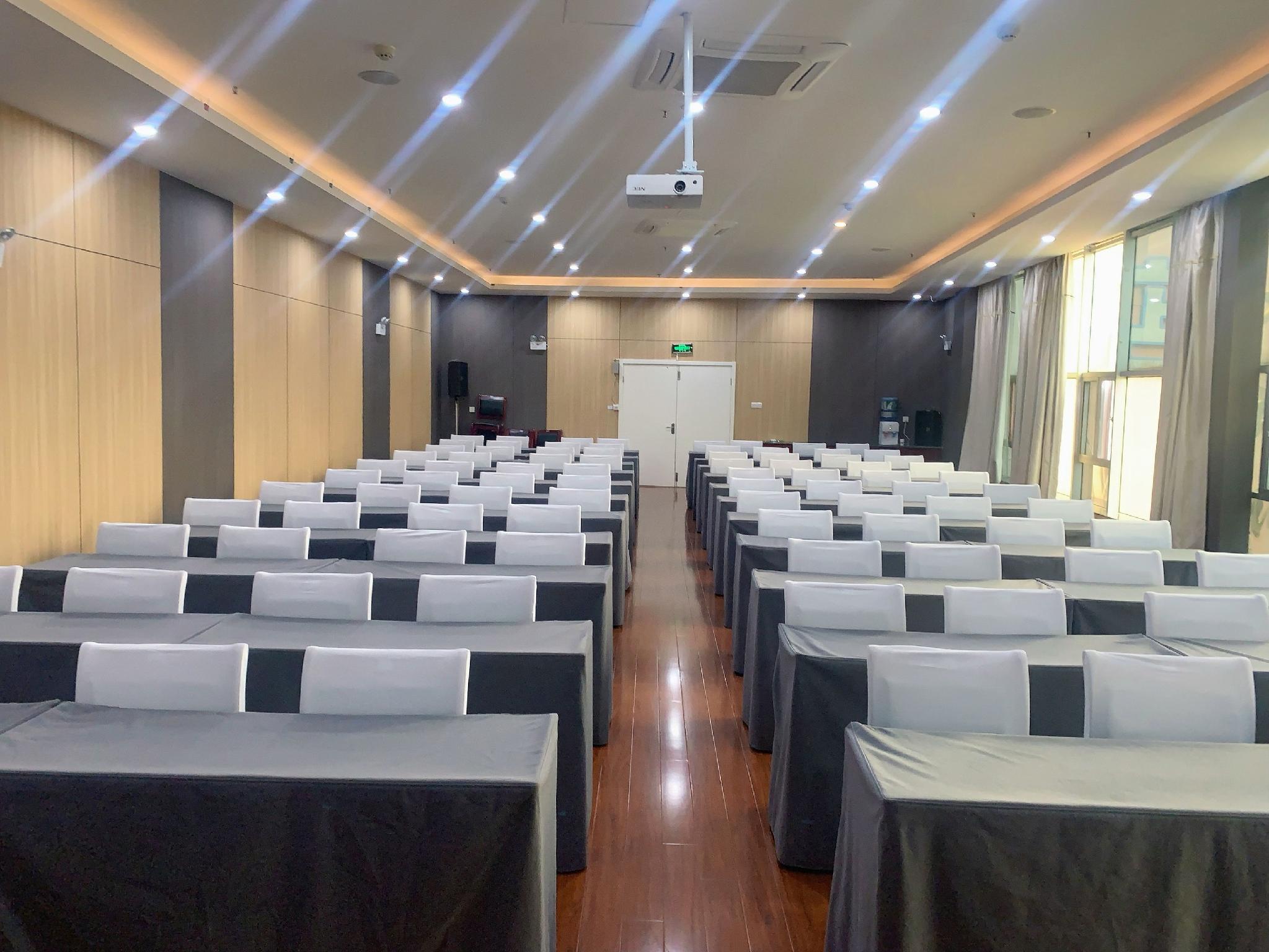 Hanting Hotel Kunming Stadium Metro Station 38/44