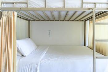 Female Dorm, Female Only, King Bed