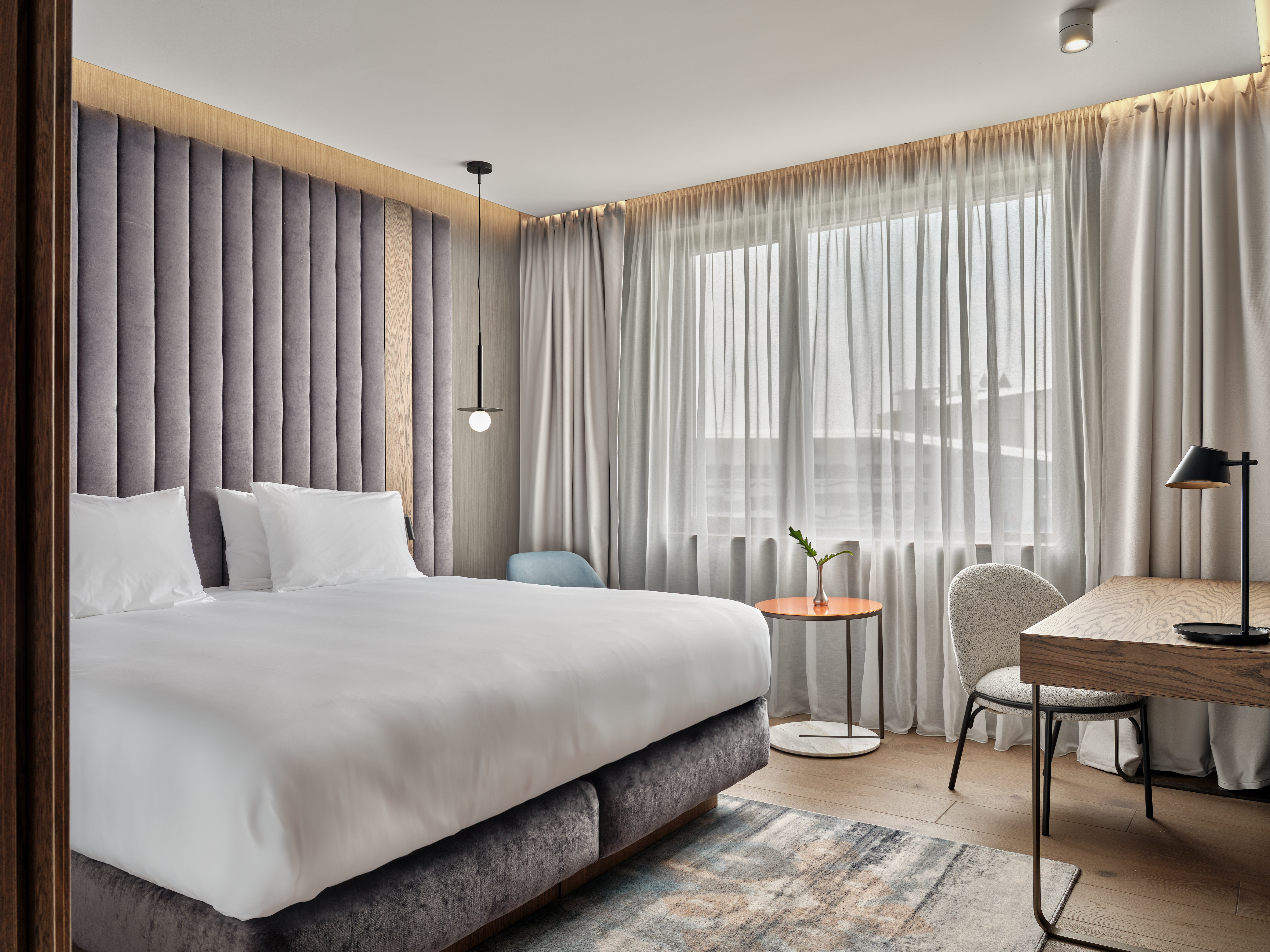 1 Bedroom, Suite, Lake View, Lounge Access, Top Floor