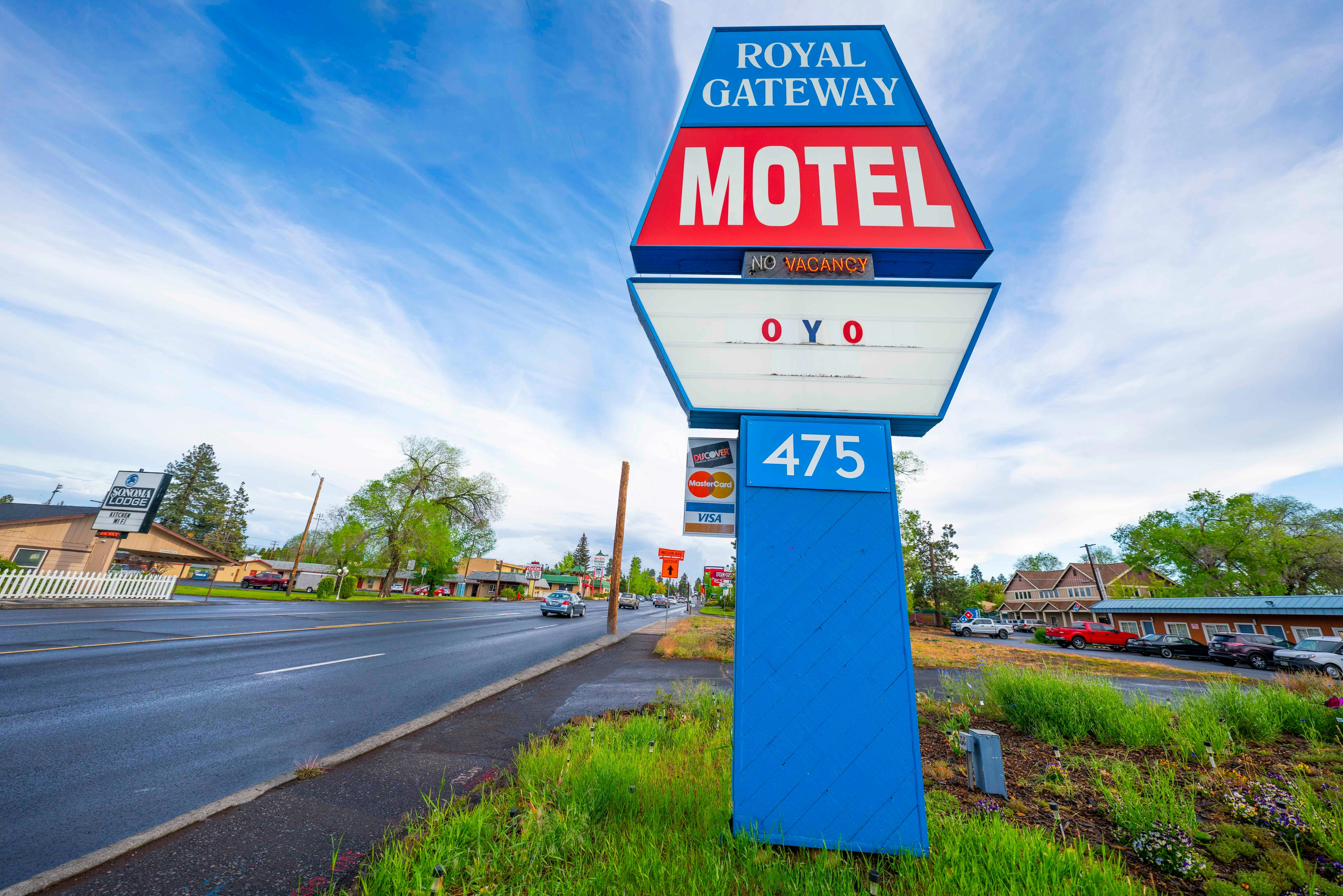 Royal Gateway Motel 20/21