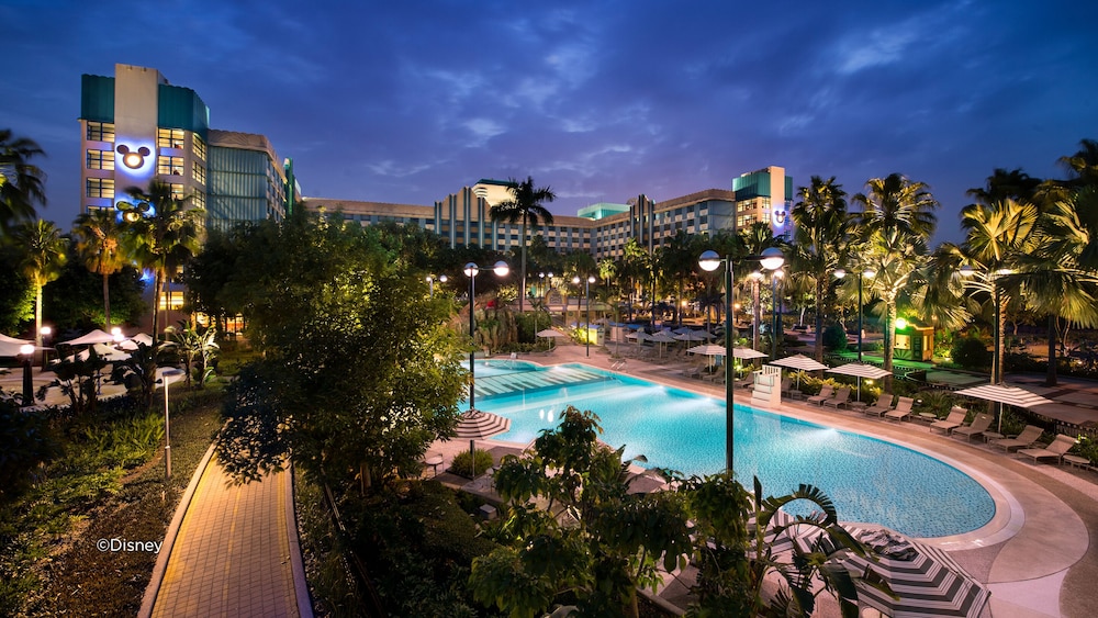 Disneys Hollywood Hotel 62/64