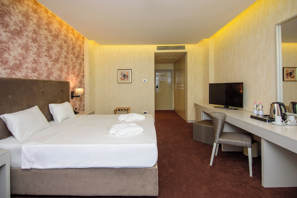 The Grand Gloria Hotel 6/36