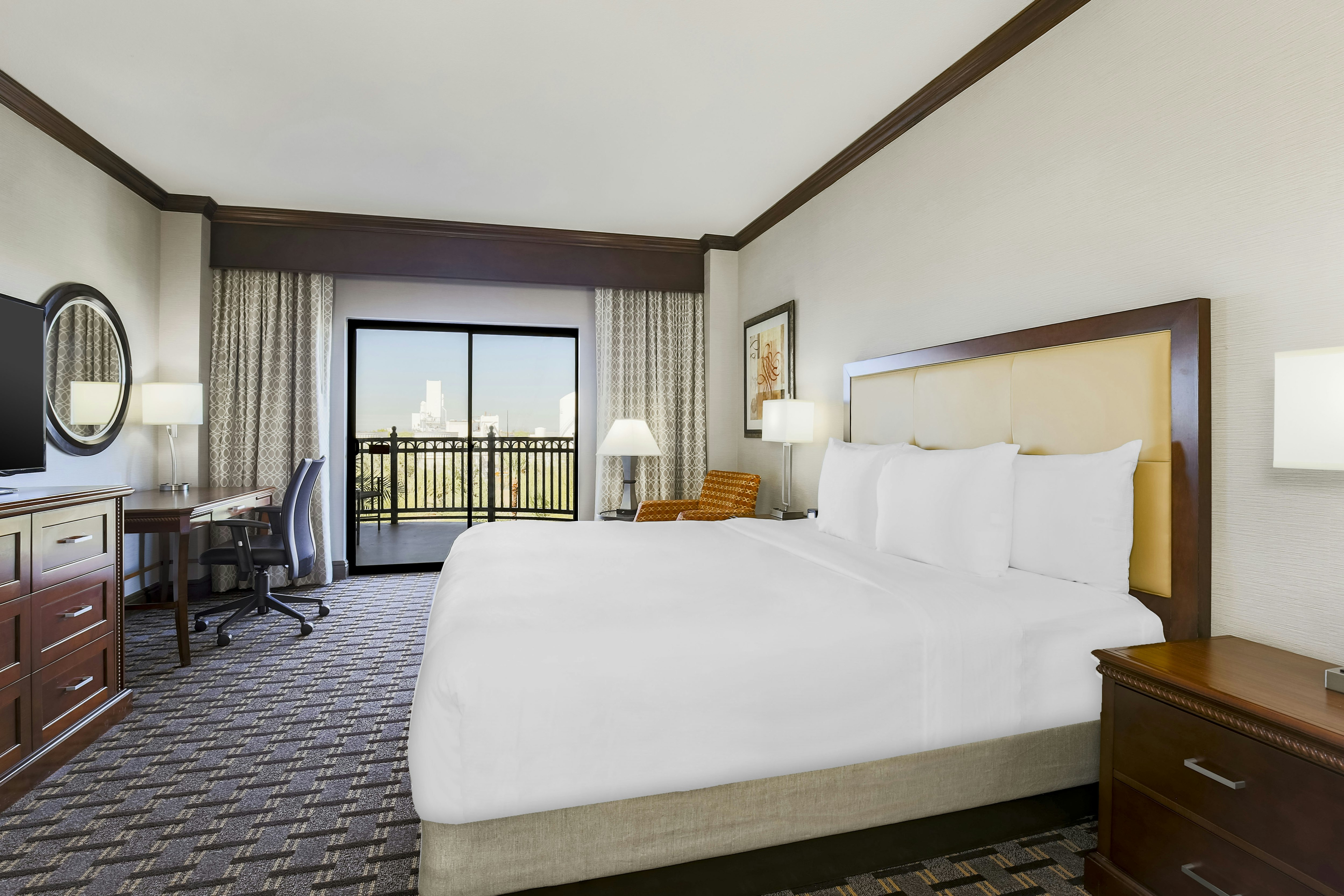 ROOM, KING BED, BALCONY