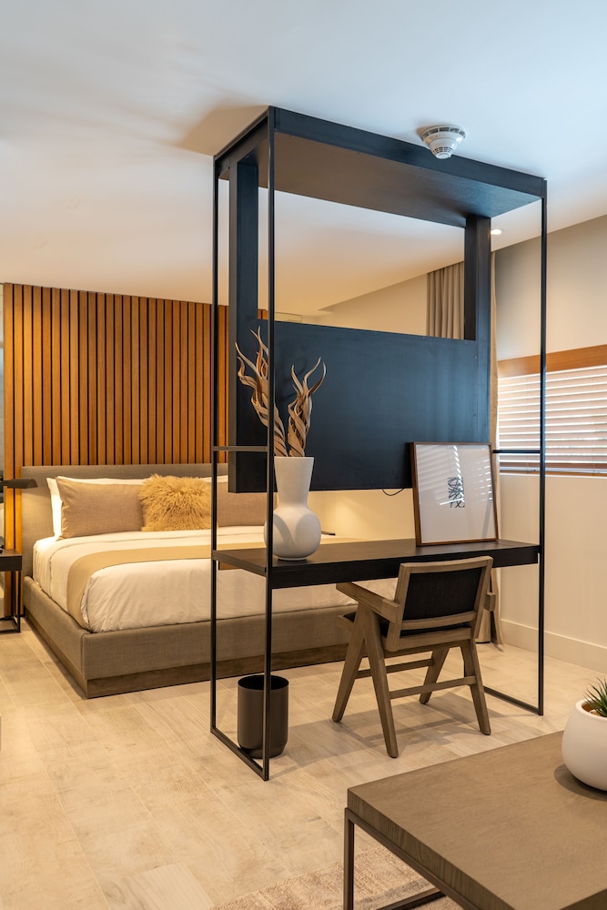 Nassau Suite Hotel 5/50