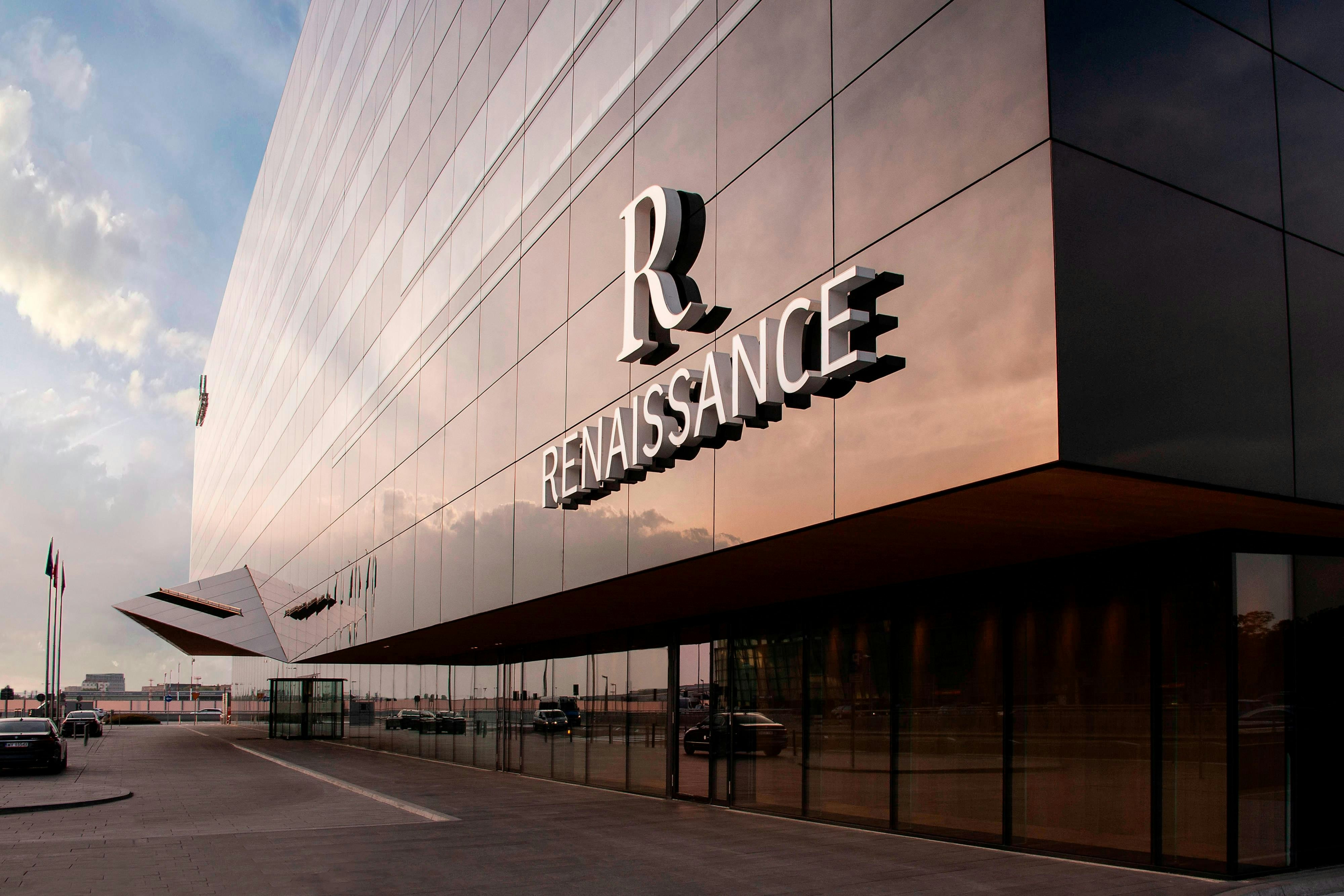 RENAISSANCE WARSAW AIRPORT HOTEL 61/62