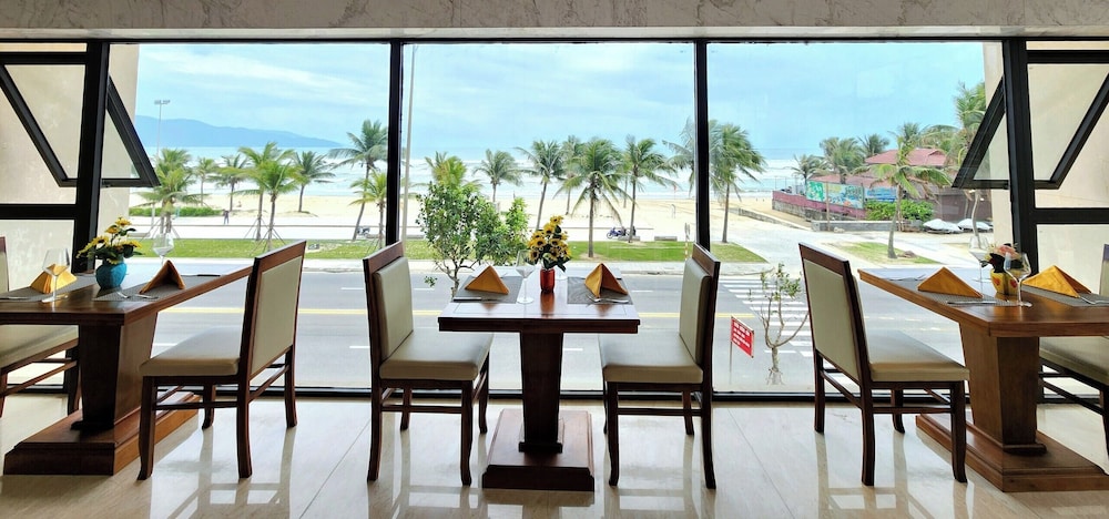 Yarra Ocean Suites Danang 41/58