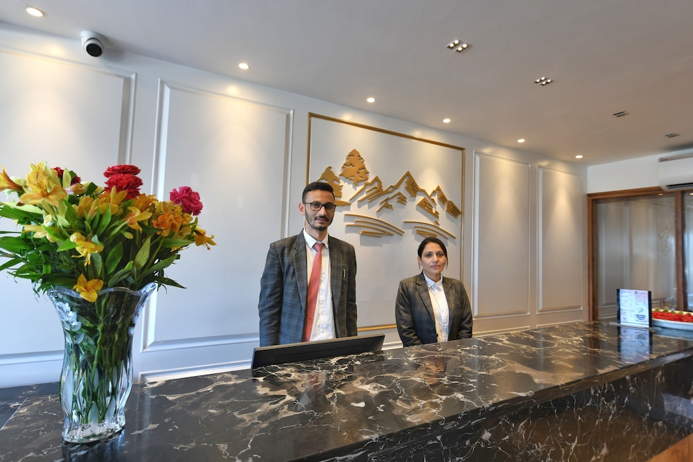 The Cedar Grand Hotel And Spa 6/32