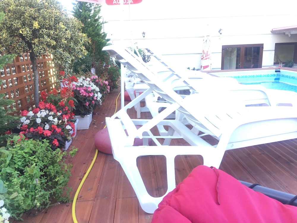 Sunrise Hotel Cameria 3/50