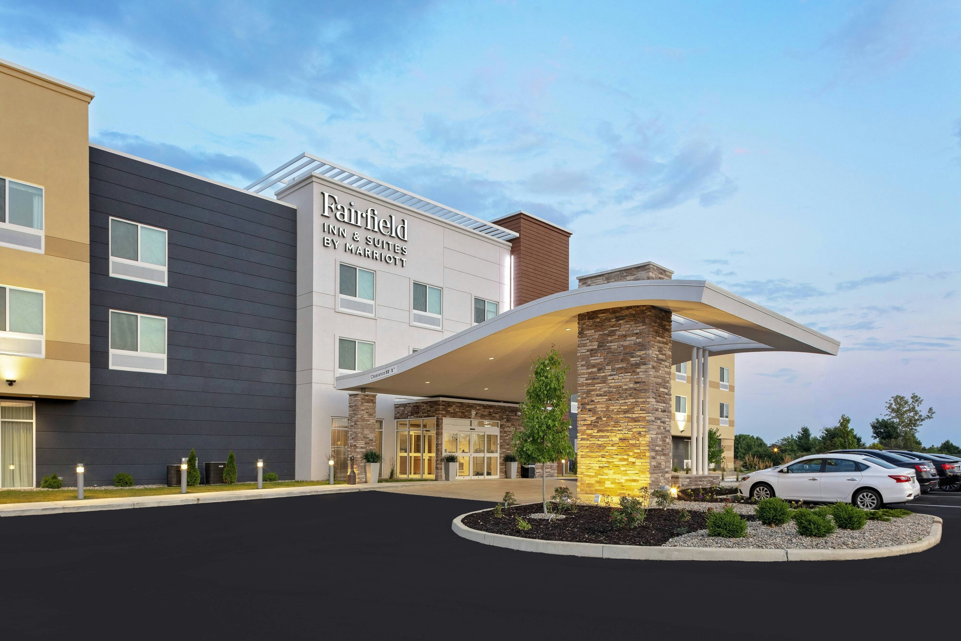 Fairfield Inn & Suites By Marriott Indianapolis Greenfield 1/9