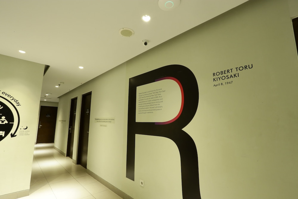 Cleo Hotel Basuki Rahmat 22/46