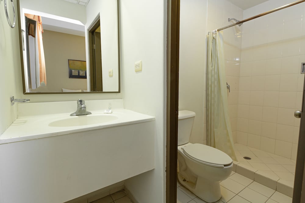 Hotel Plaza Del Arco Express 13/65