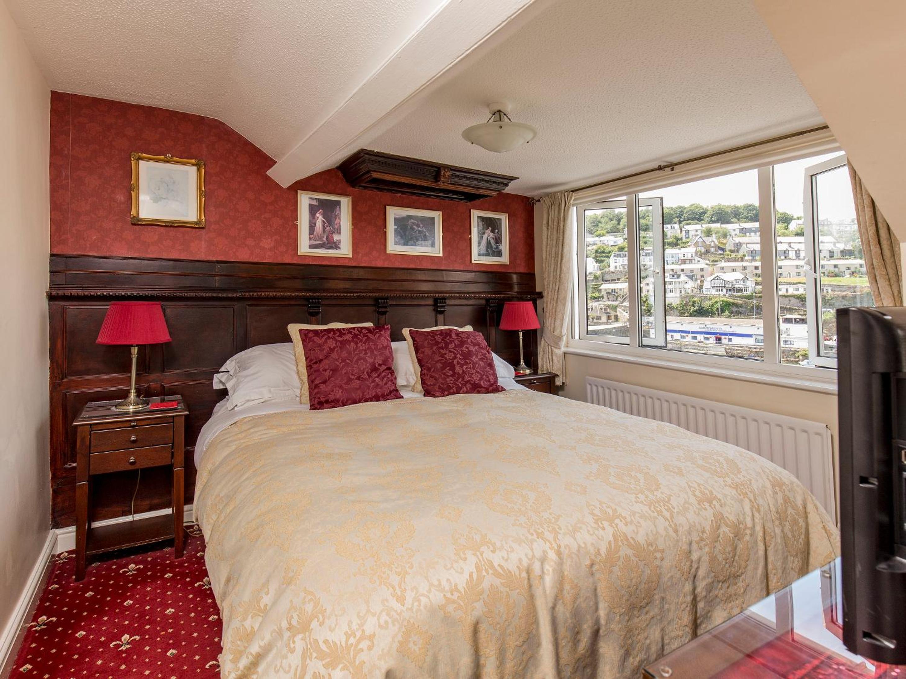 Dolphin Guest House 6/23