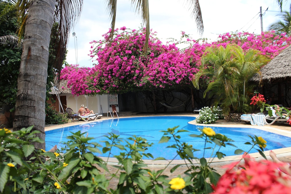 Langi Langi Beach Bungalows 44/47