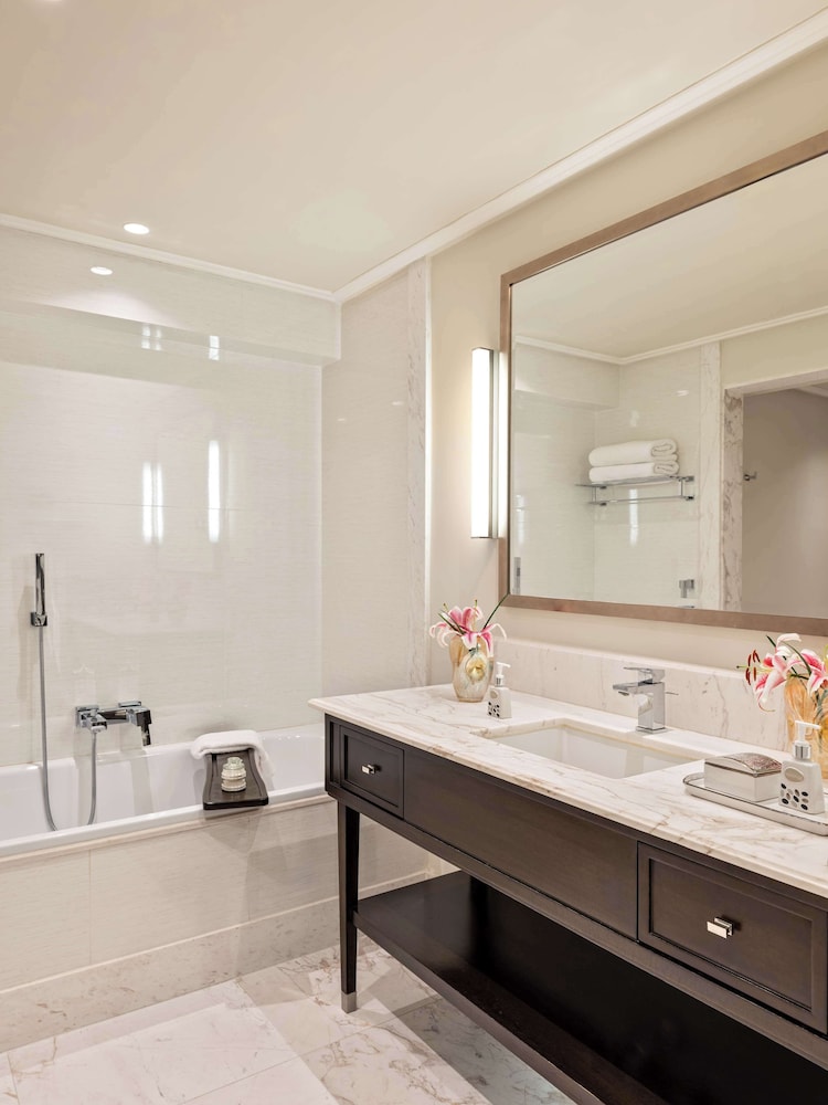 Miraflores Park A Belmond Hotel 77/78