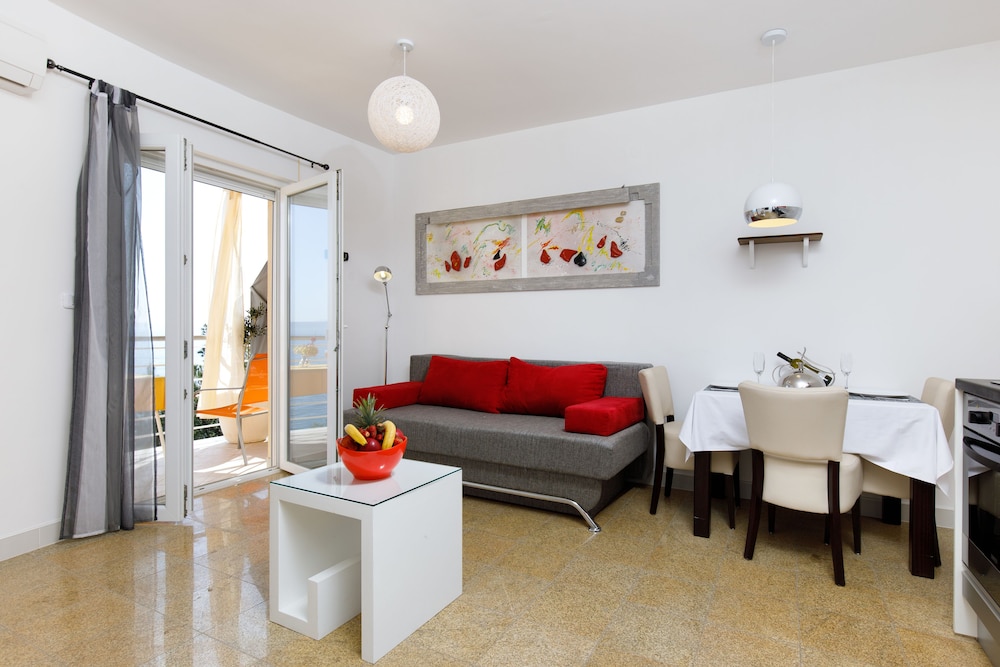 Ark Beach Hotel 17/50