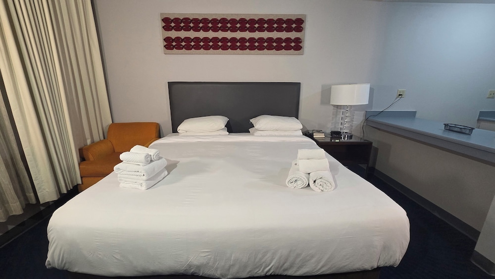 Illini Inn & Suites 10/26