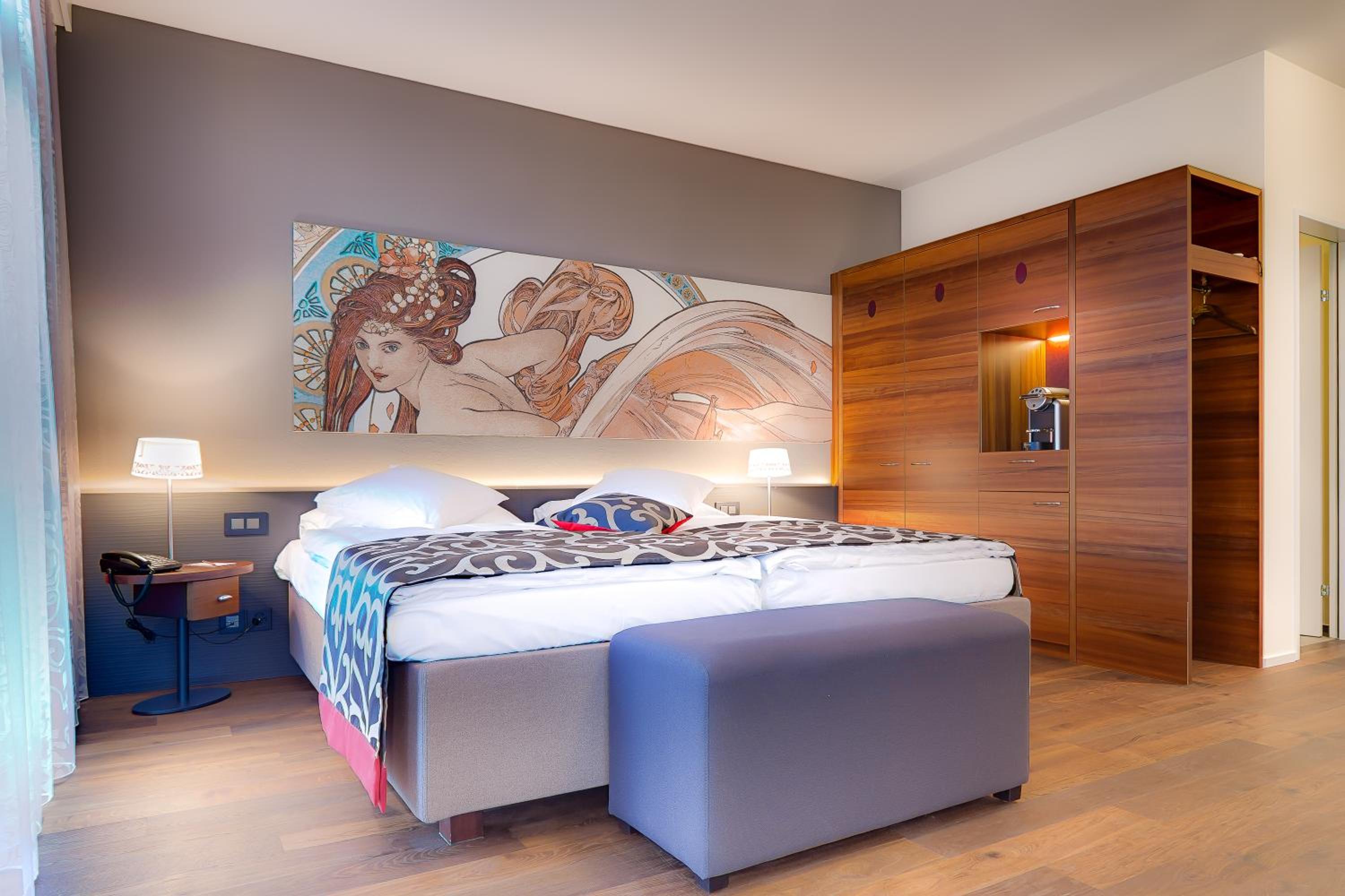 Panorama, Junior Suite, Queen Bed, Lake View