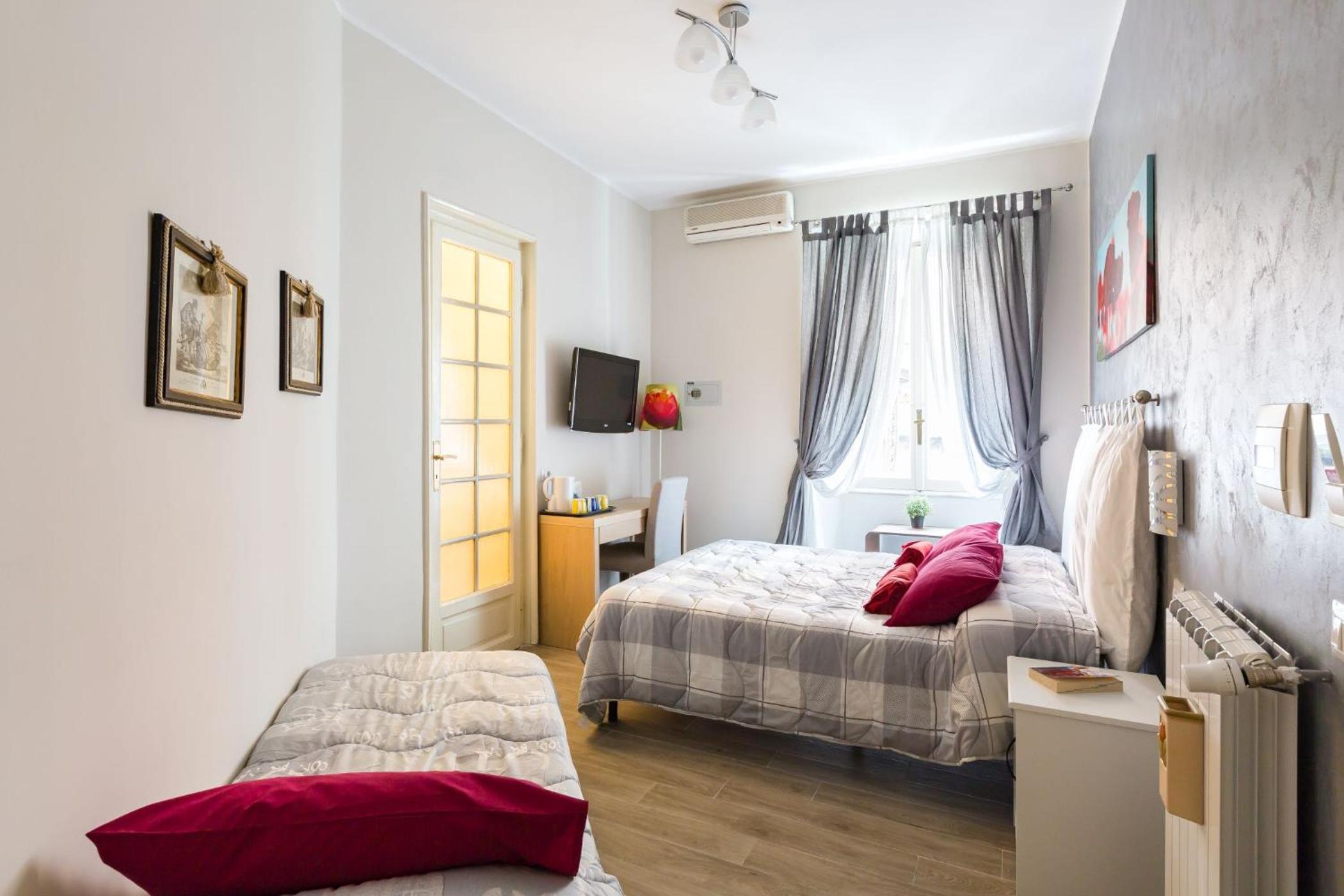 SUPERIOR, DOUBLE OR TWIN BED