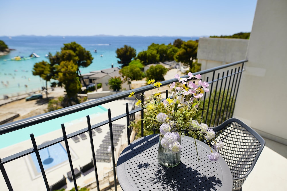 Colentum Resort Murter 40/50