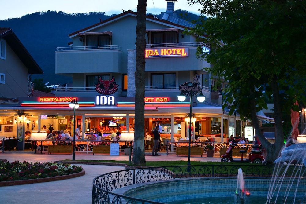 Ida Hotel 3/77