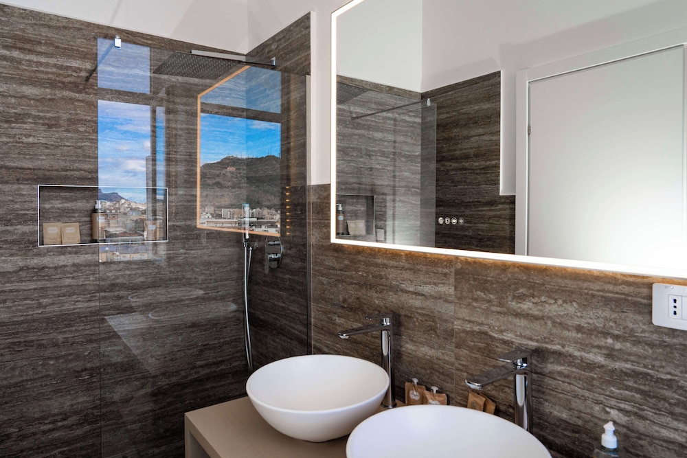 Skyline Boutique Hotel 48/50