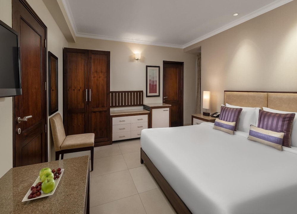 Sarovar Portico Surajkund Faridabad 11/38