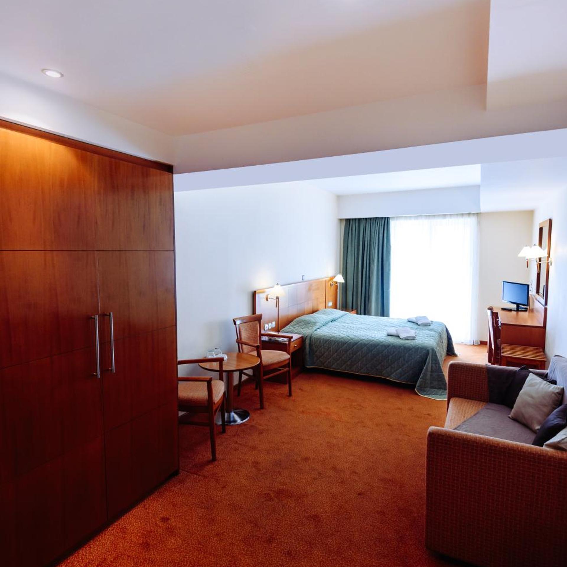 ROOM, TRIPLE