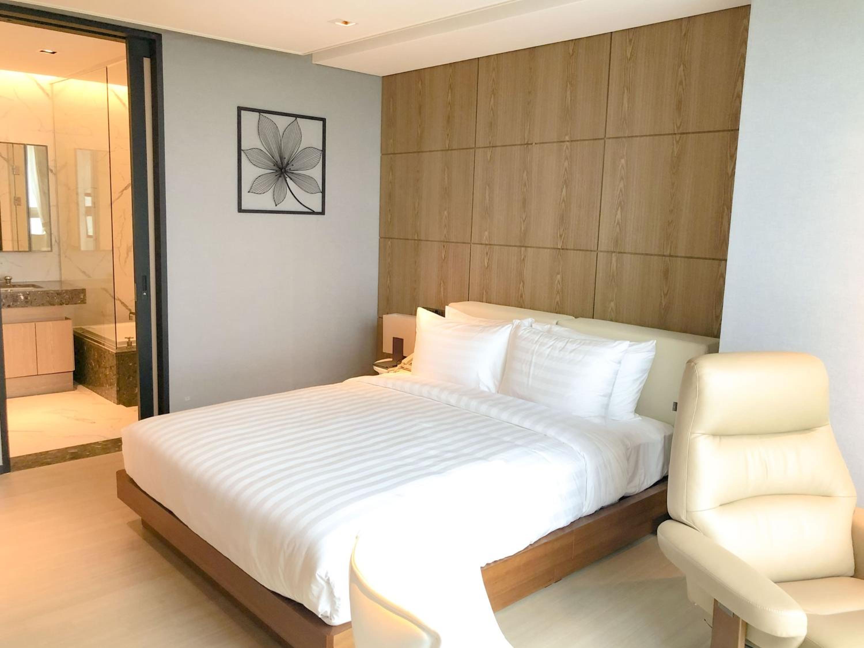 Imperial, Suite